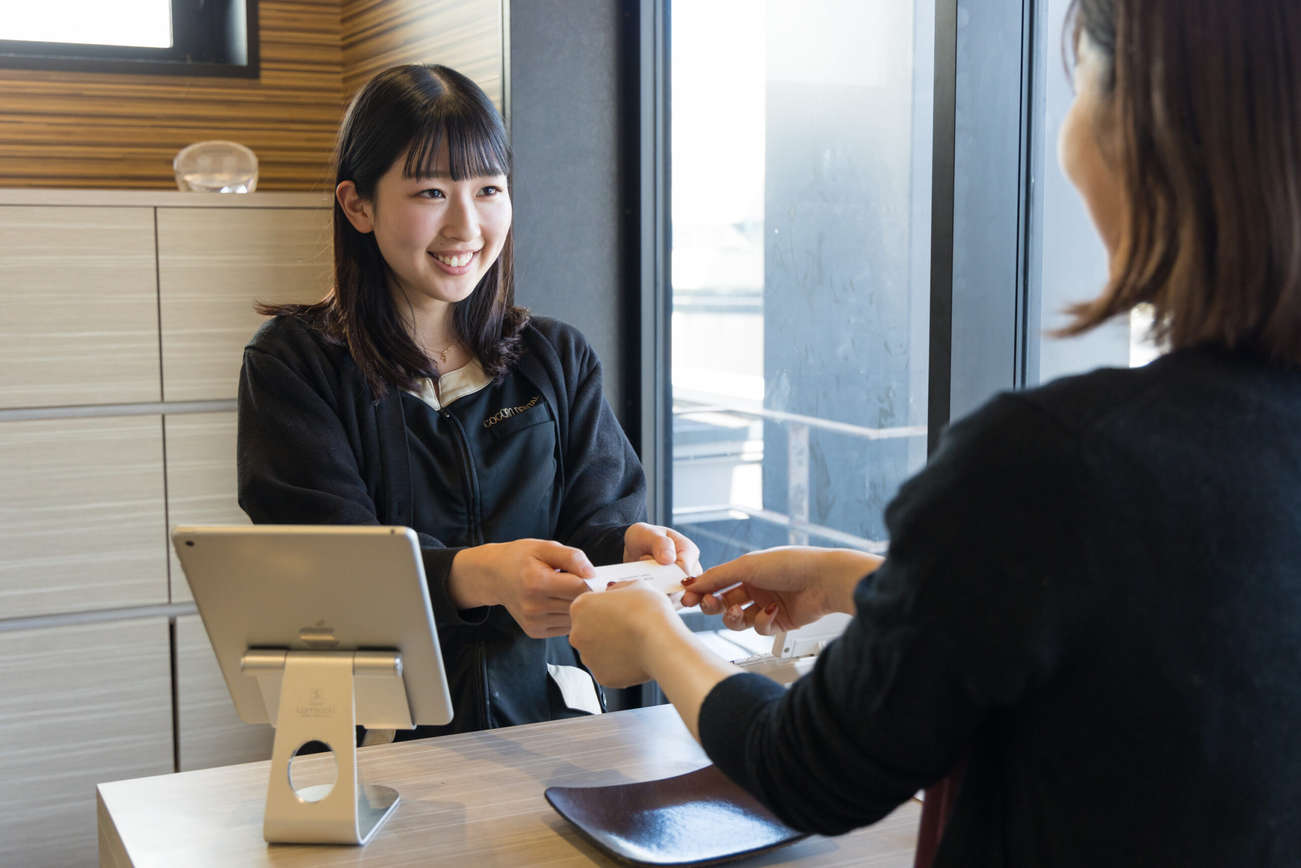 受付でお会計をします