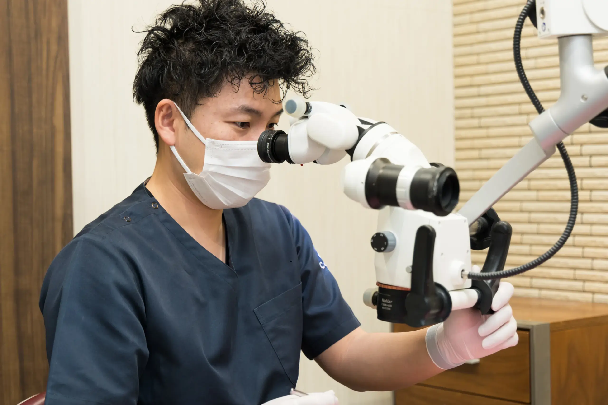 マイクロスコープを用いた治療""